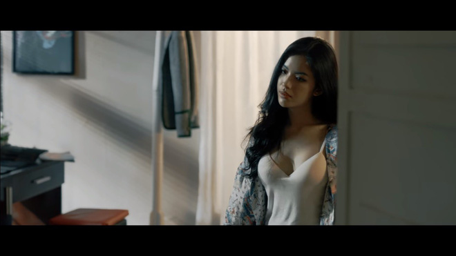 MV Người lạ ơi bản 16+: Xuất hiện nhiều cảnh nóng